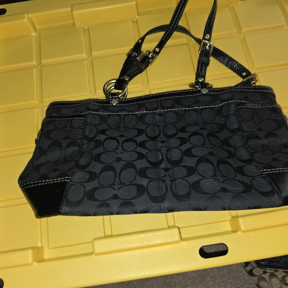 Coach #11237 Signature Black Gallery Tote Bag Purse Turn lock Side Pockets